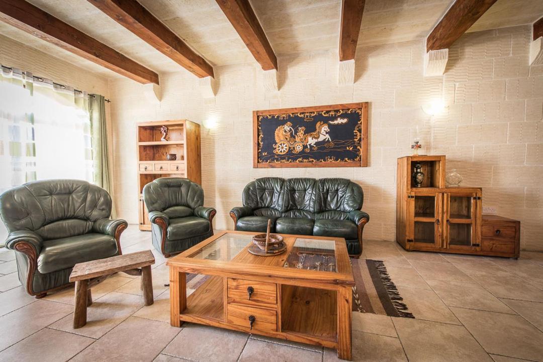 4 Bedroom Holiday Home with Private Pool