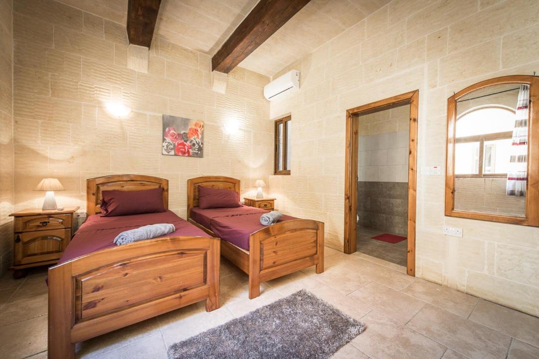 4 Bedroom Holiday Home with Private Pool