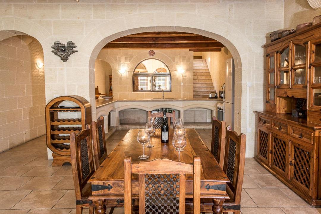 4 Bedroom Holiday Home with Private Pool