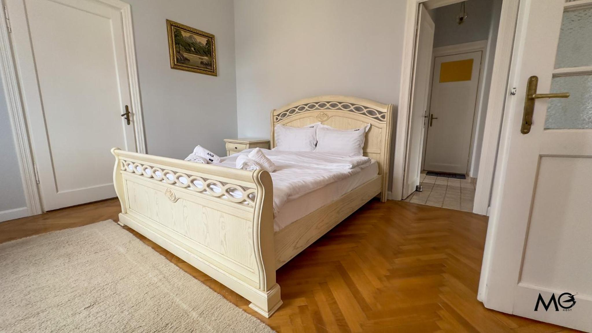 MoHost Predeal - Vintage Apt with Mountain Views view 3