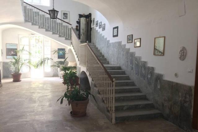 Charming front sea apartment view 5