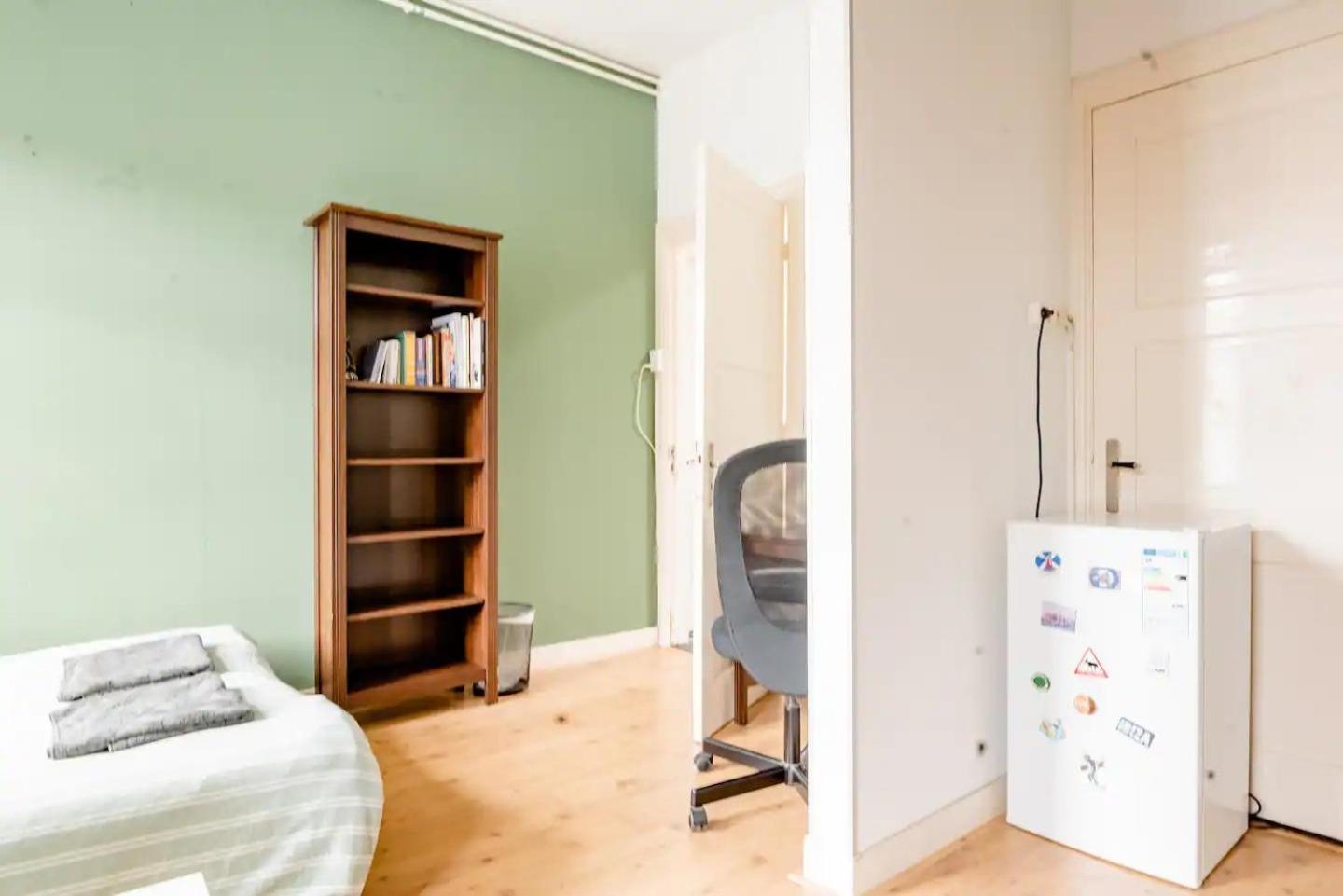 Cozy private room in shared apartment, close to beach and city center view 4