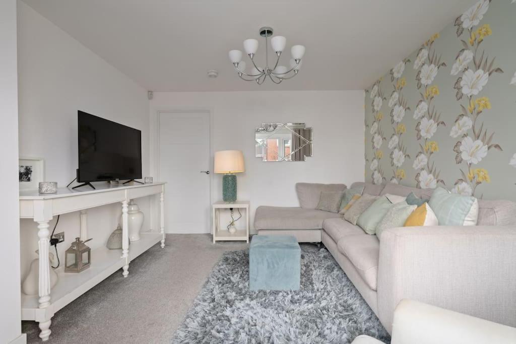 3BDR House By Vista Stays Short Lets & Serviced Accommodation Glasgow Scotland With Driveway Parking and PS4 view 2