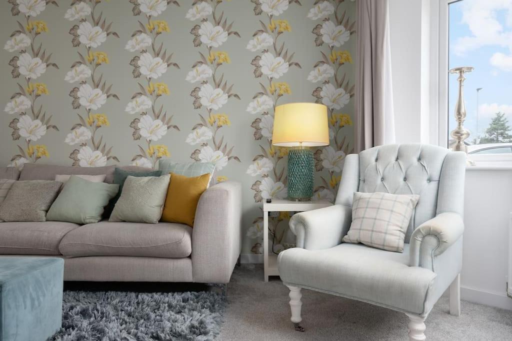 3BDR House By Vista Stays Short Lets & Serviced Accommodation Glasgow Scotland With Driveway Parking and PS4 view 4
