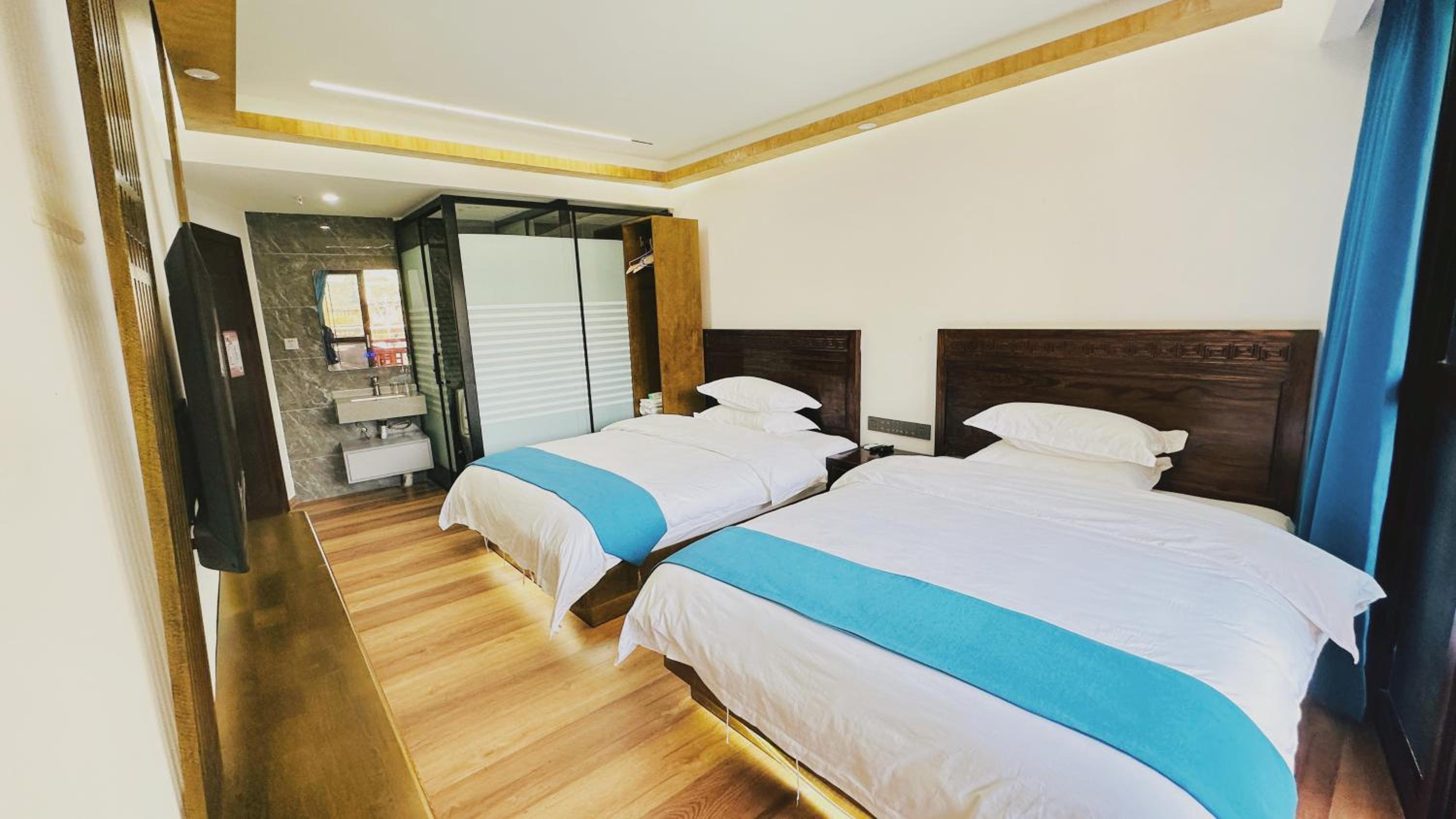 LQJ Riverside Guest House