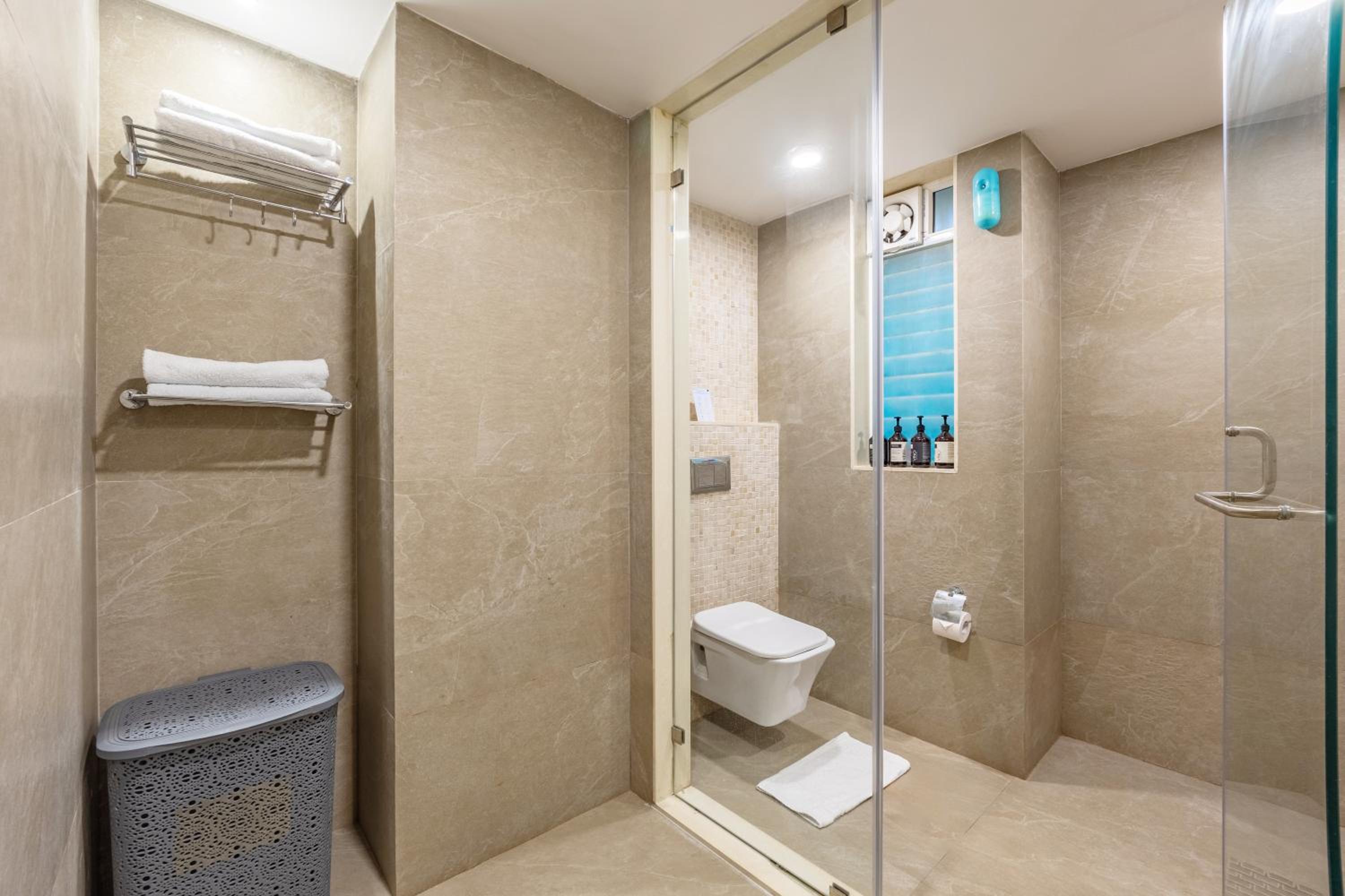 ELIVAAS 4 BHK With Pvt Poo & Gaming Room - Liora