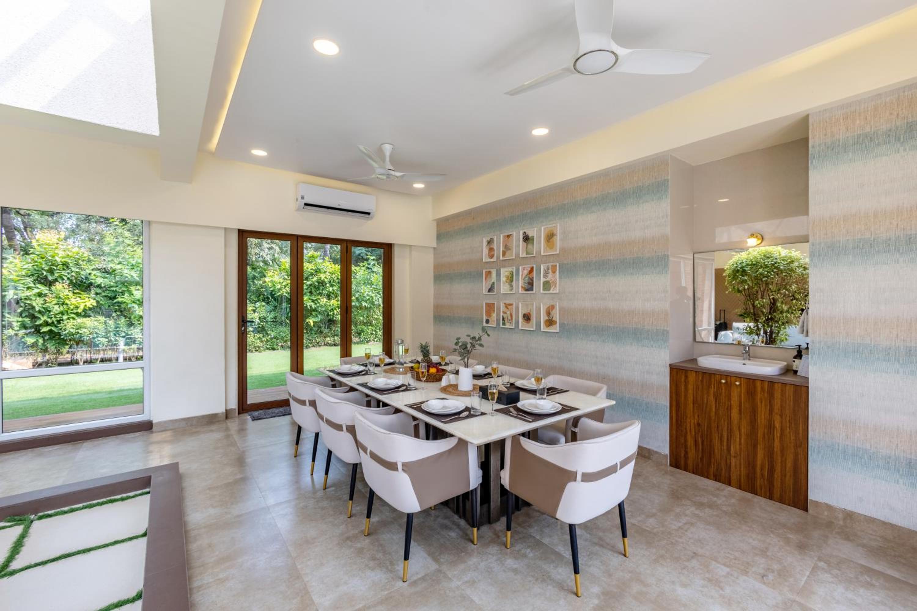 ELIVAAS 4 BHK With Pvt Poo & Gaming Room - Liora