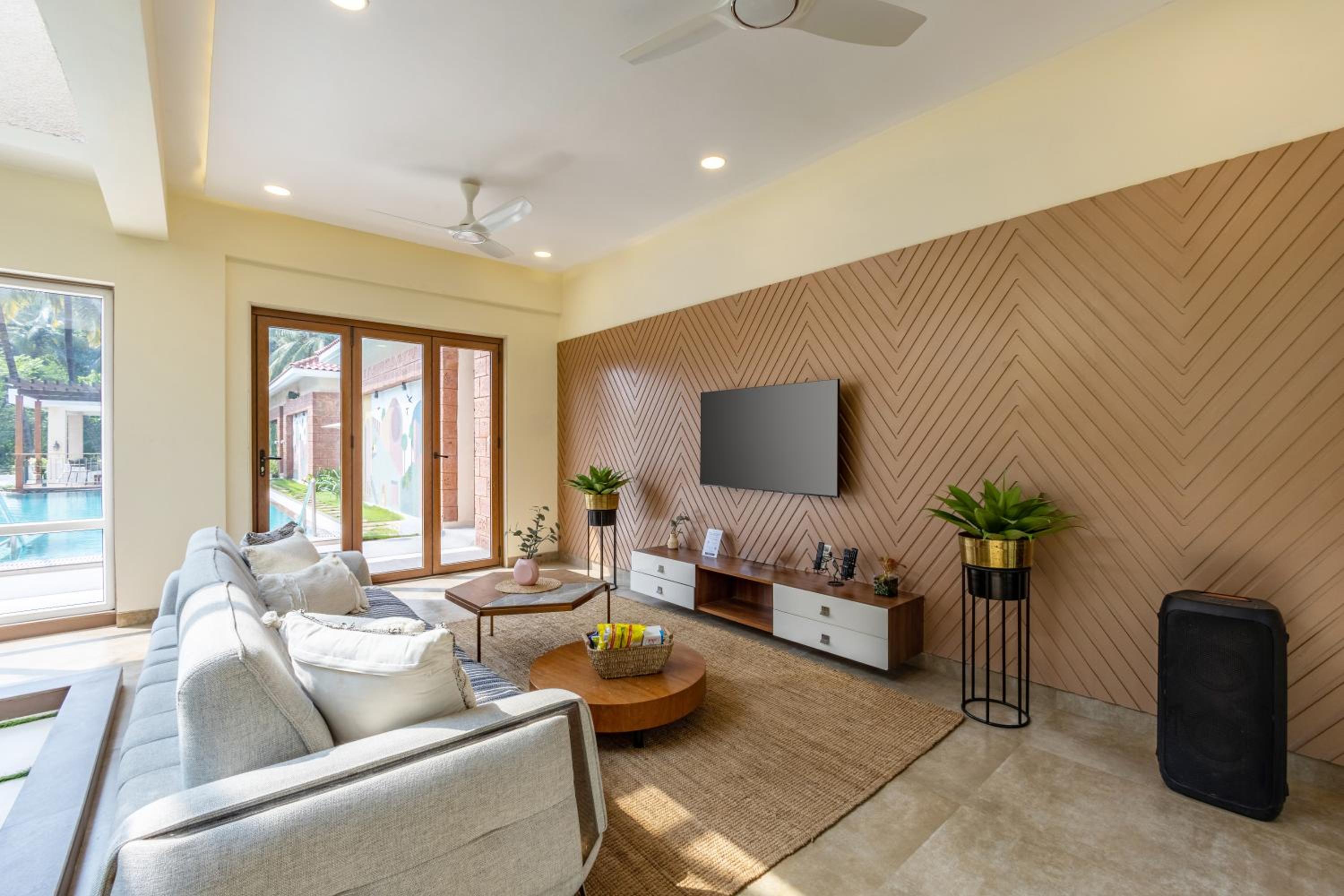 ELIVAAS 4 BHK With Pvt Poo & Gaming Room - Liora