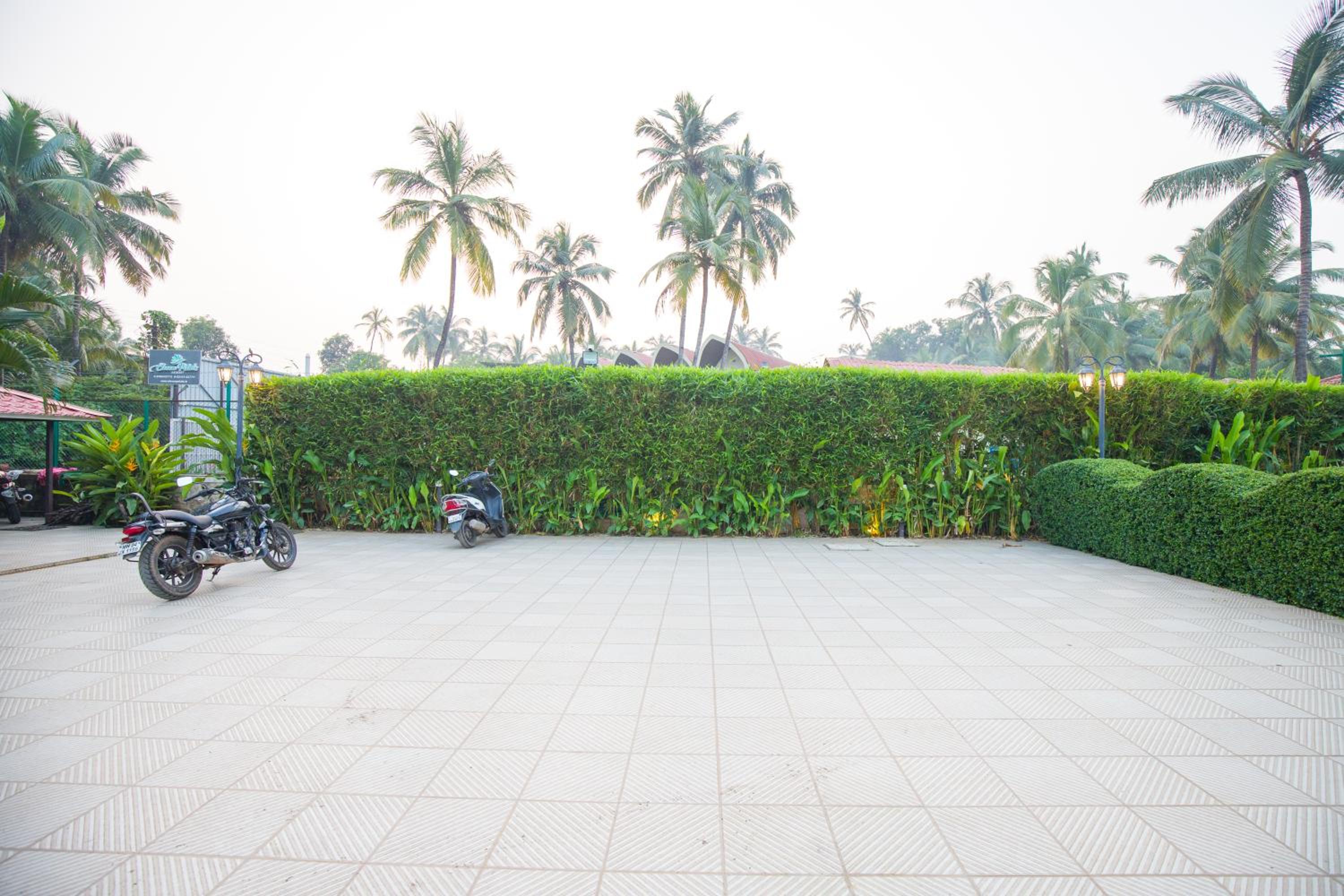 ELIVAAS 4 BHK With Pvt Poo & Gaming Room - Liora