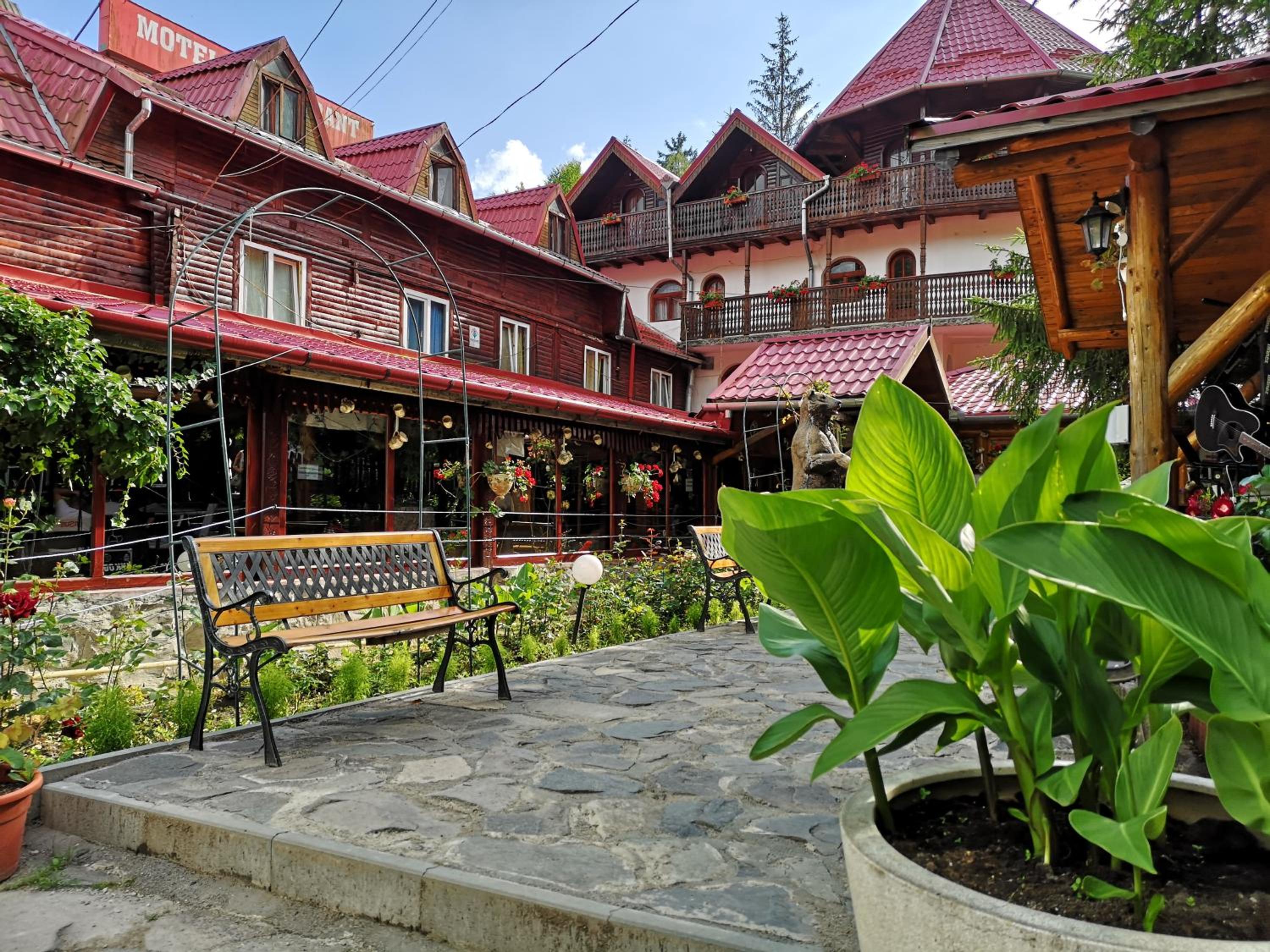 Hotel Pensiunea Cetate - Image 1