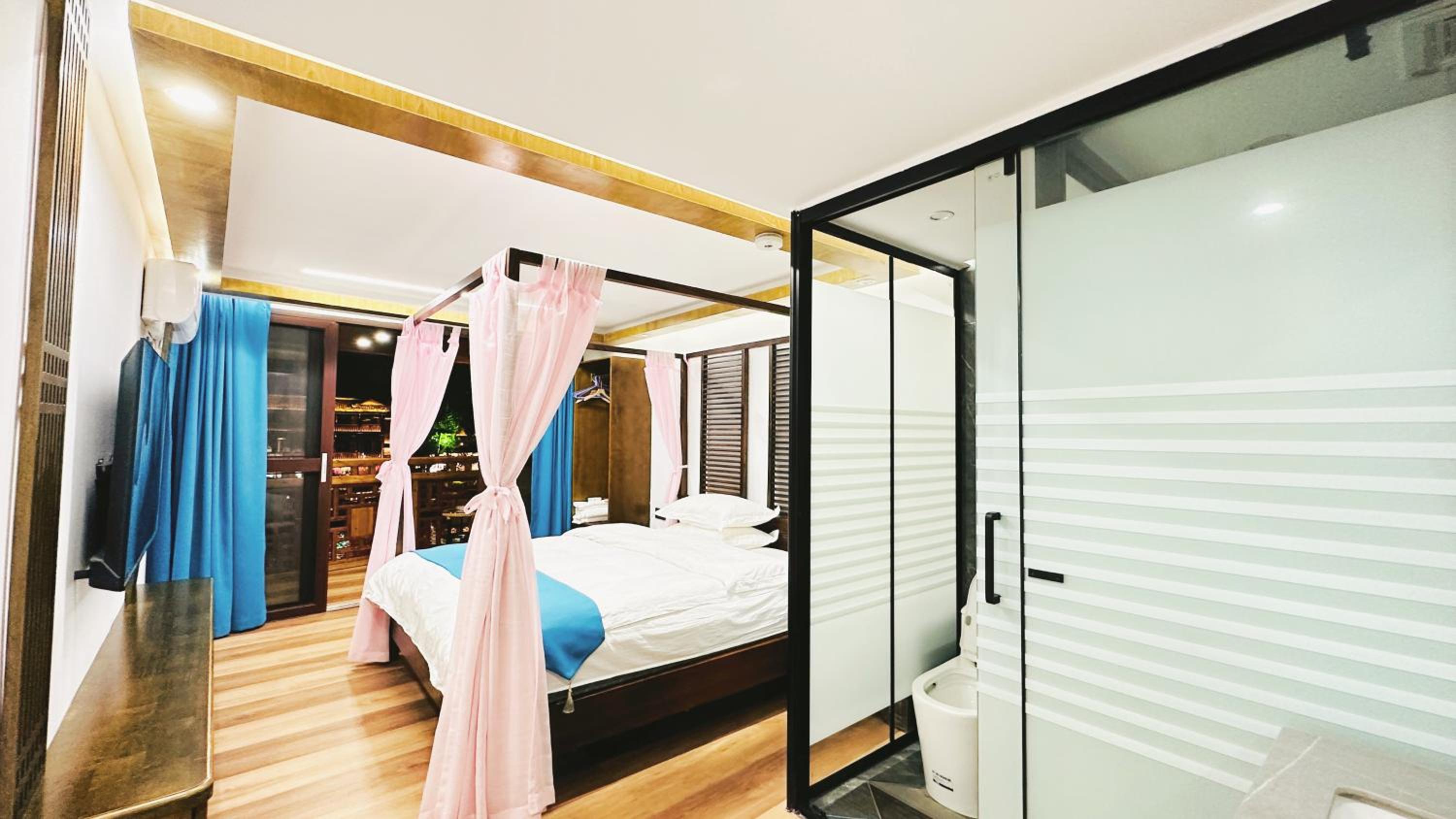 LQJ Riverside Guest House