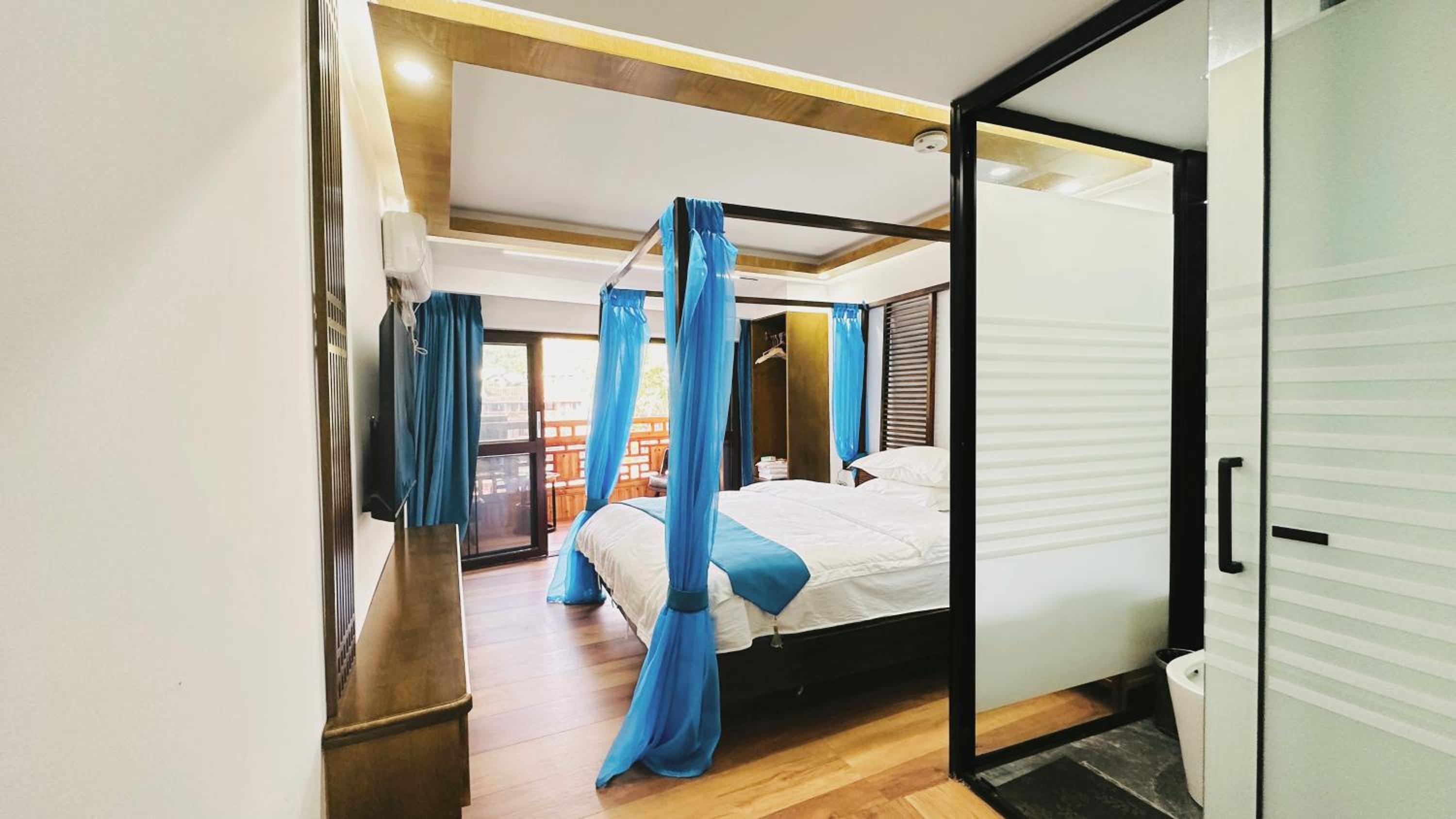LQJ Riverside Guest House