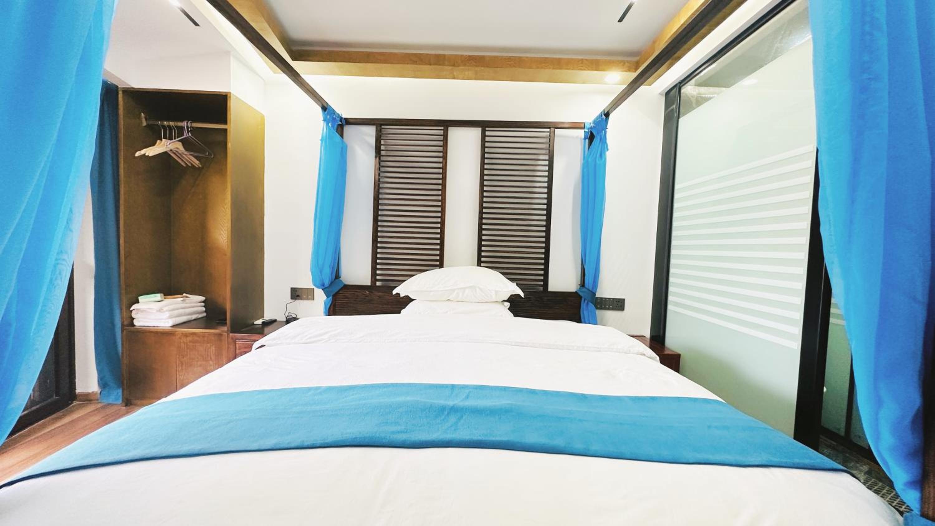 LQJ Riverside Guest House