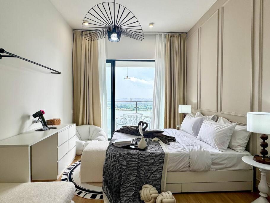 Country Garden Danga Bay Suite by Nest Home