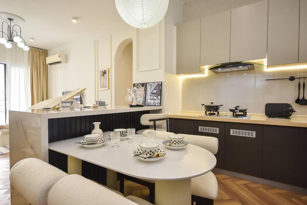 Country Garden Danga Bay Suite by Nest Home