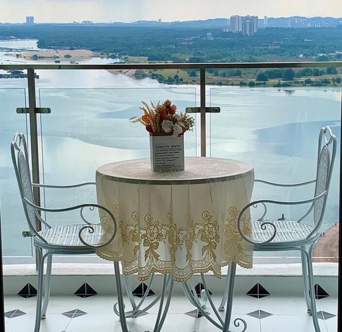Country Garden Danga Bay Suite by Nest Home