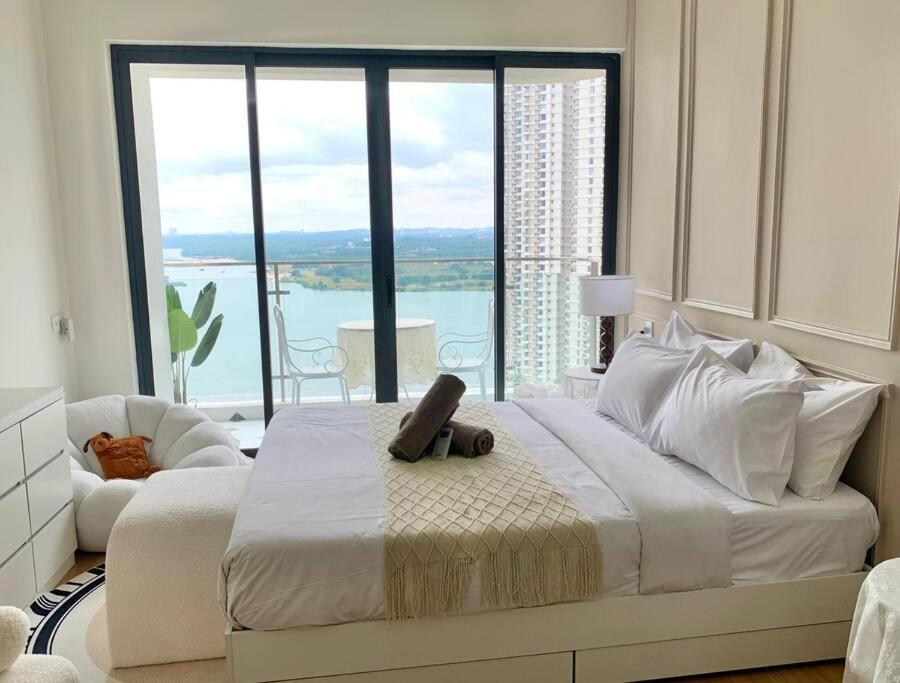 Country Garden Danga Bay Suite by Nest Home