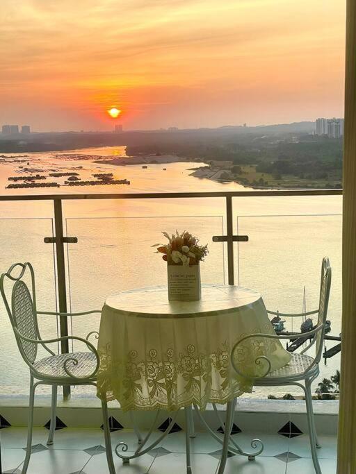 Country Garden Danga Bay Suite by Nest Home