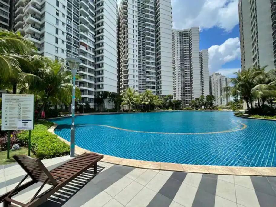 Country Garden Danga Bay Suite by Nest Home
