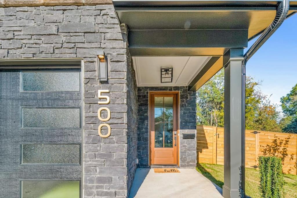 Modern 4BR Retreat in Uptown! view 2