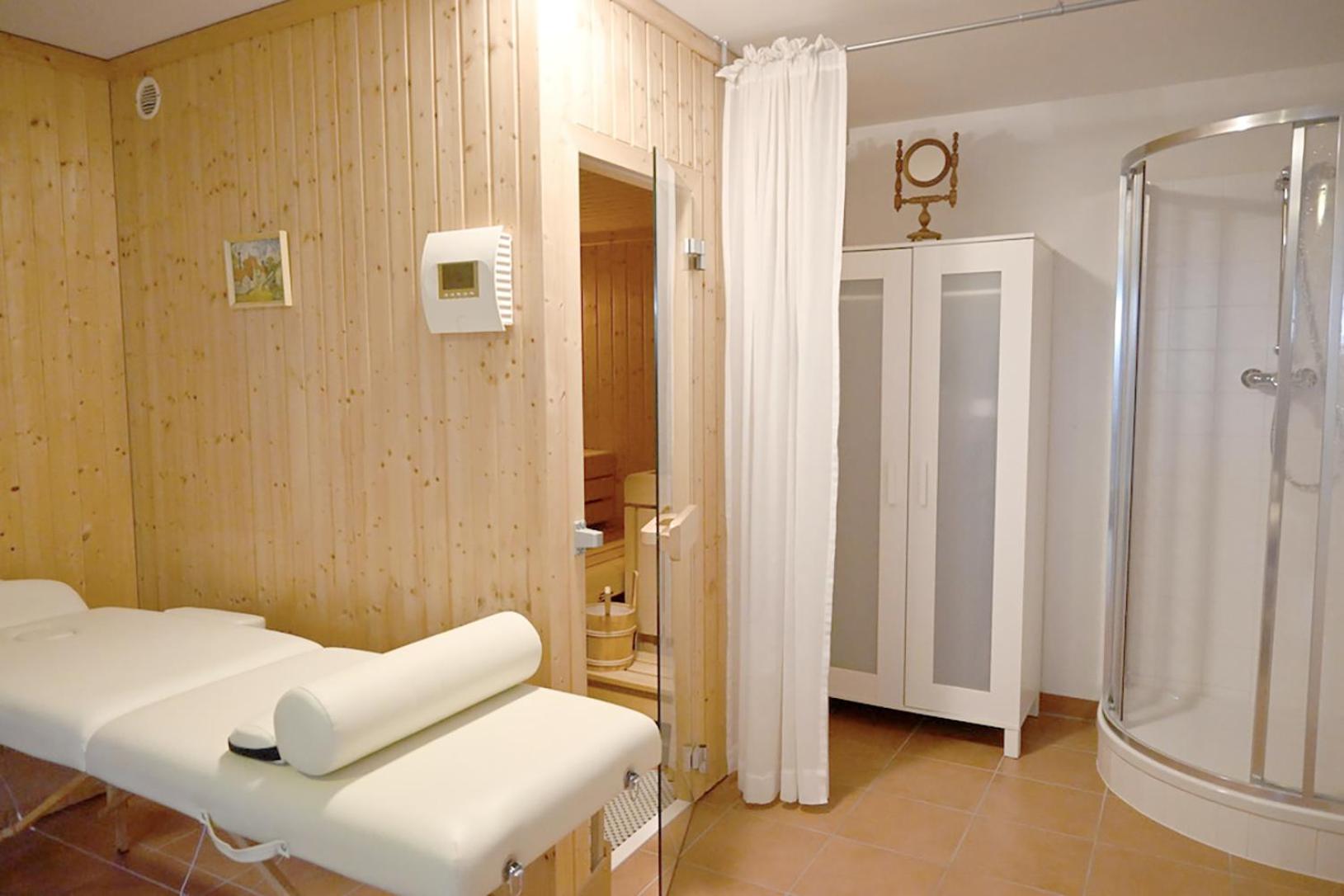 Chalet Attersee - ganzes Ferienhaus, Seeblick, Kamin, Sauna