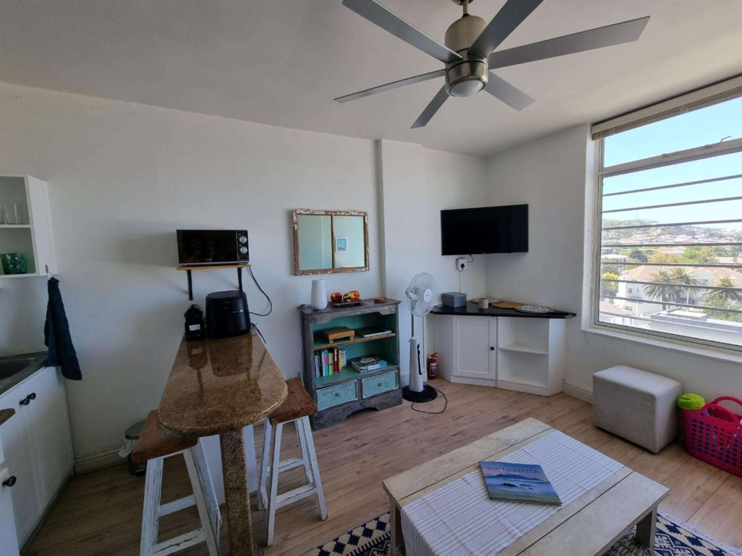 Kloof street Apartment Central City with Parking view 3