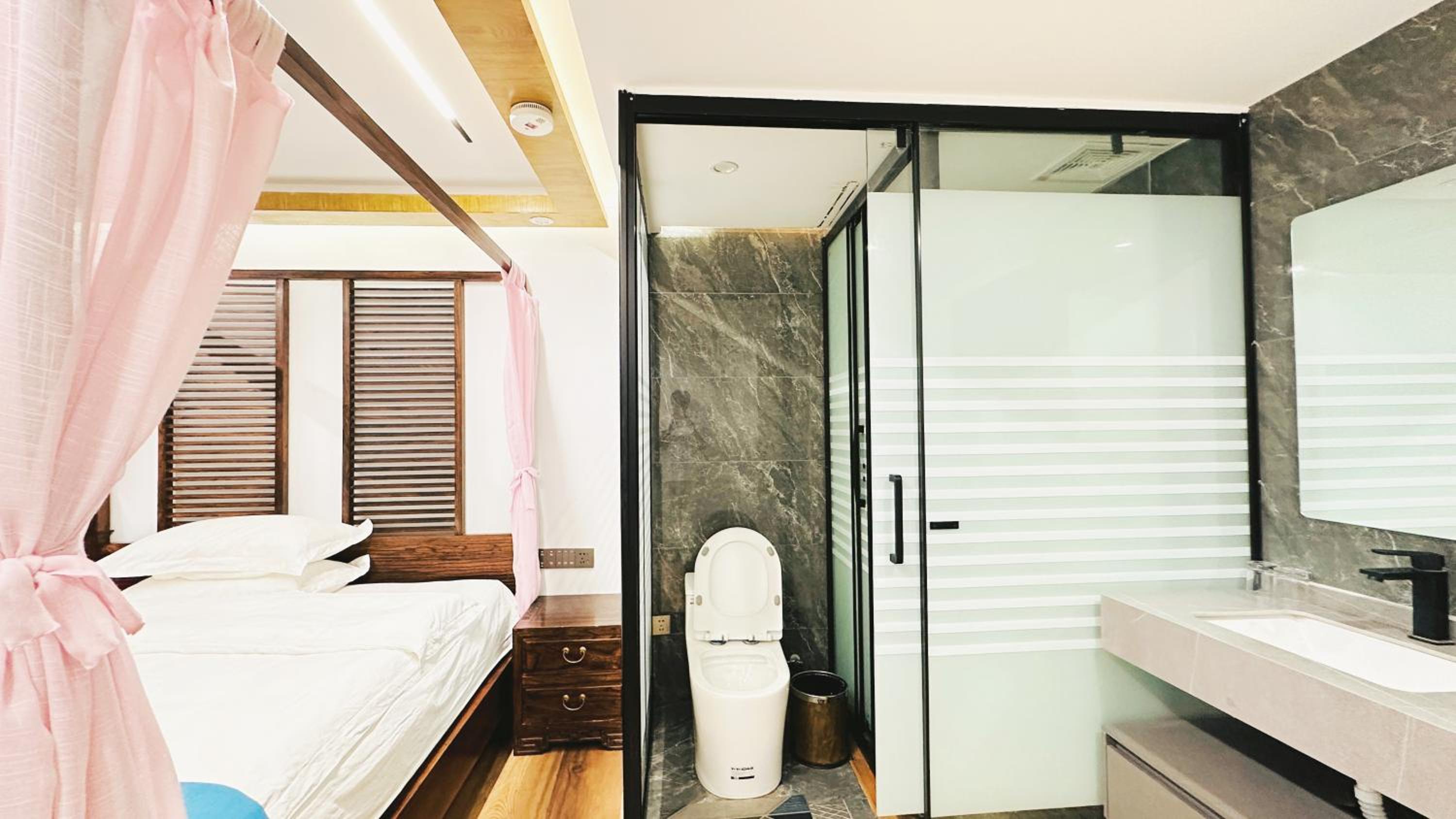 LQJ Riverside Guest House