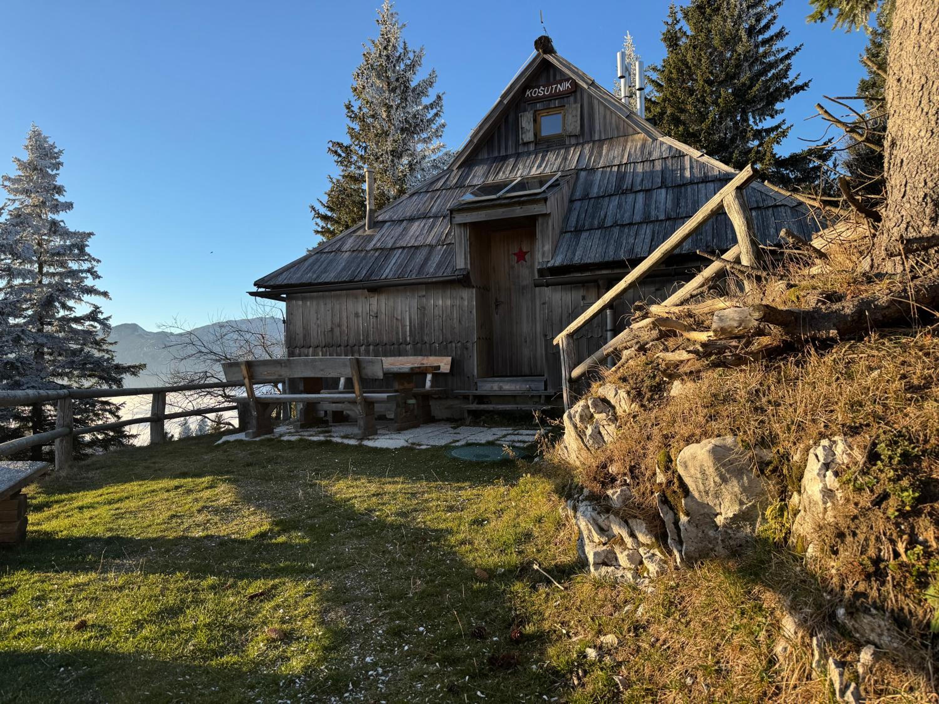 Hotel Chalet Košutnik Velika planina - Image 1