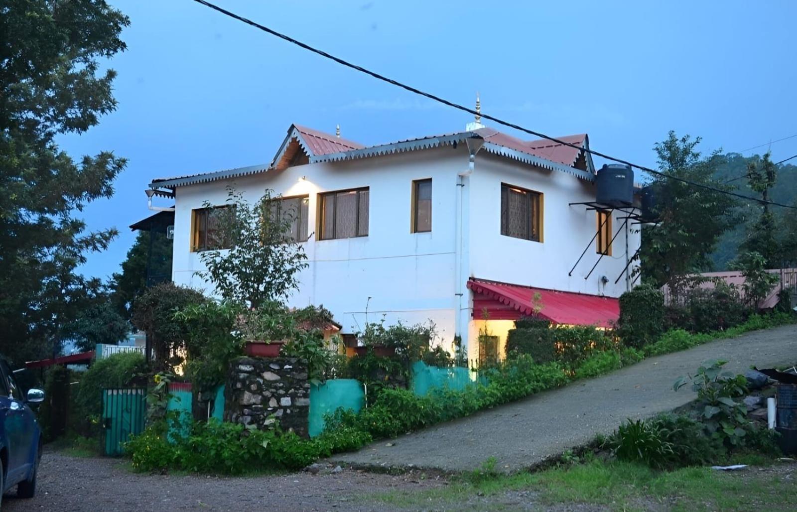 Oakwood Cozy 1 bhk Close to Bhimtal Lake view 2