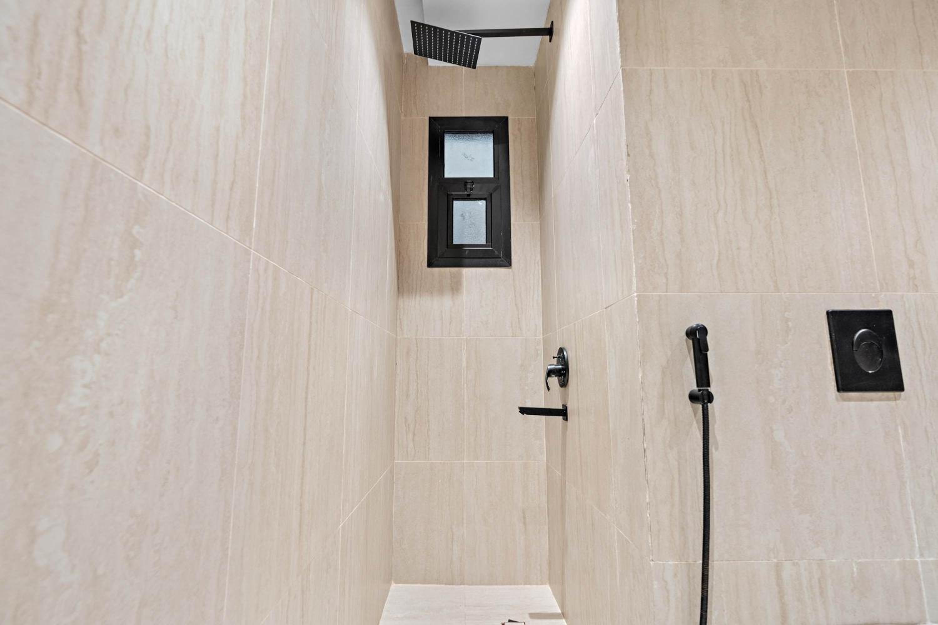 Silkhaus New & Luxury 3BDR at Al Mahmal in Quturbah