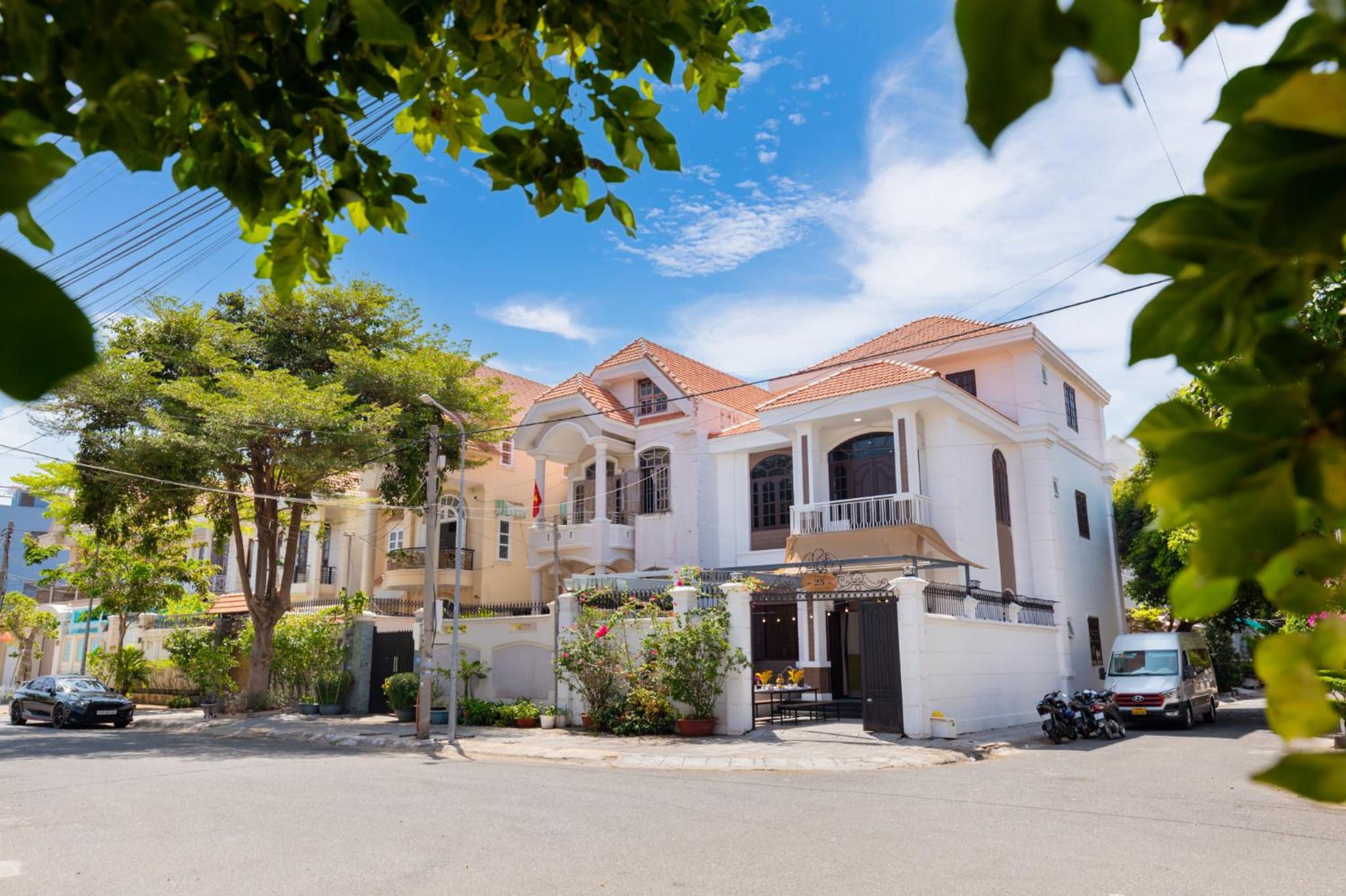 Villa bãi sau 8 phòng ngủ view 5