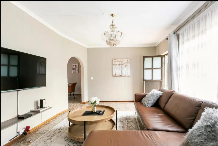 Luxury rooms in Alberton view 2