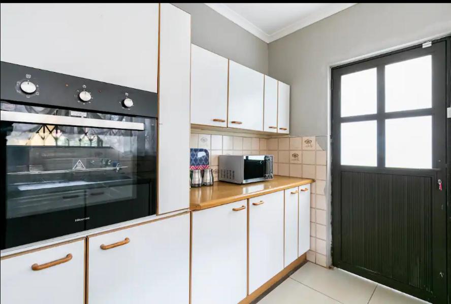 Luxury rooms in Alberton view 4