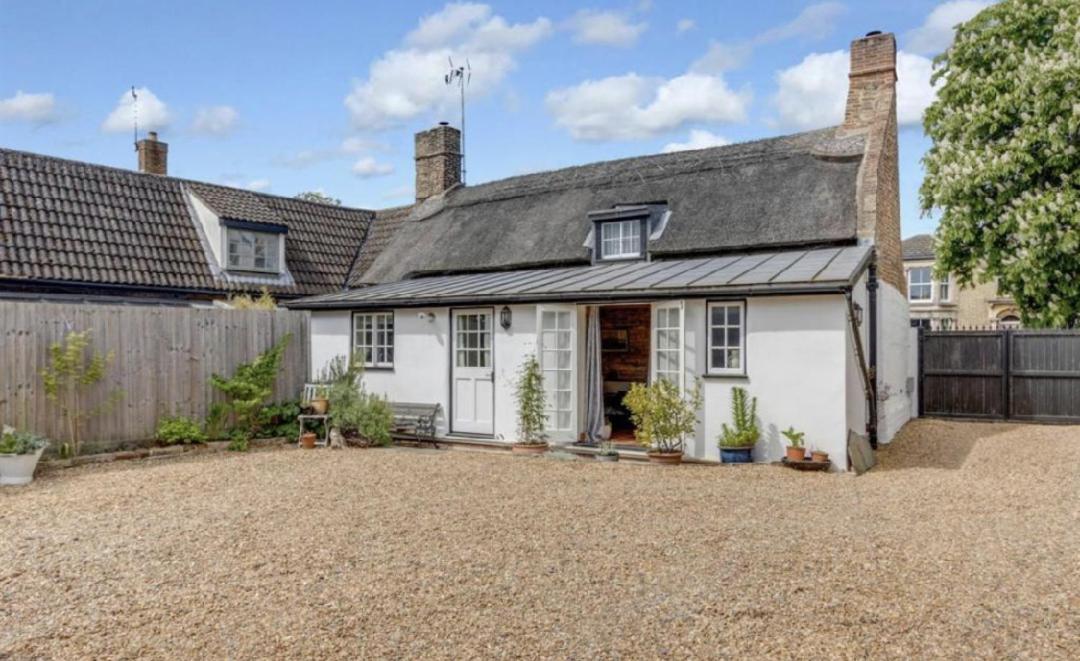 15th Century Thatched Cottage view 2