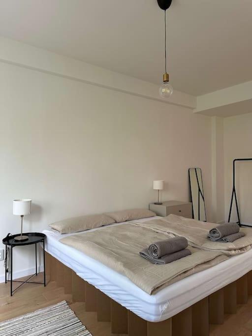 Helles Elegantes Zimmer in Berlin-Schoeneberg