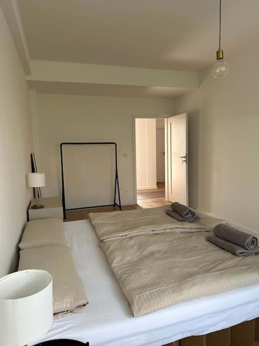 Helles Elegantes Zimmer in Berlin-Schoeneberg