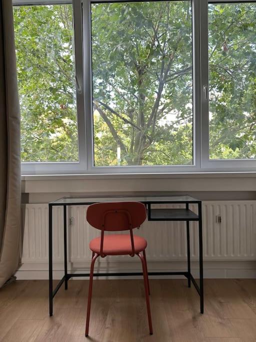 Helles Elegantes Zimmer in Berlin-Schoeneberg