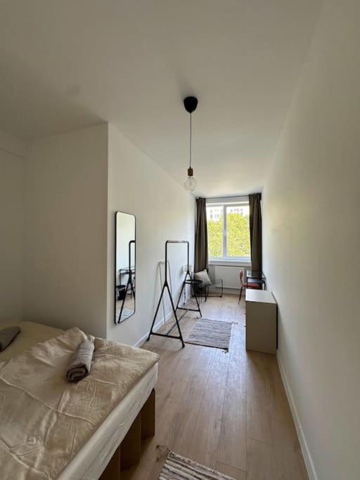 Helles Elegantes Zimmer in Berlin-Schoeneberg