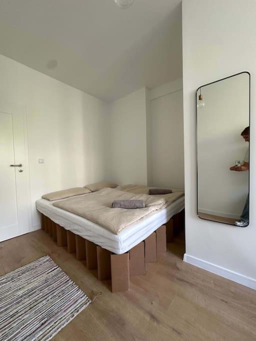 Helles Elegantes Zimmer in Berlin-Schoeneberg