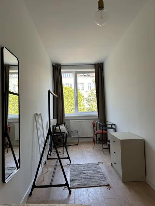Helles Elegantes Zimmer in Berlin-Schoeneberg