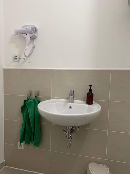 Helles Elegantes Zimmer in Berlin-Schoeneberg