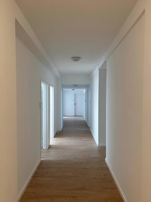 Helles Elegantes Zimmer in Berlin-Schoeneberg