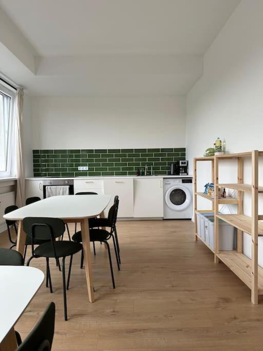 Helles Elegantes Zimmer in Berlin-Schoeneberg