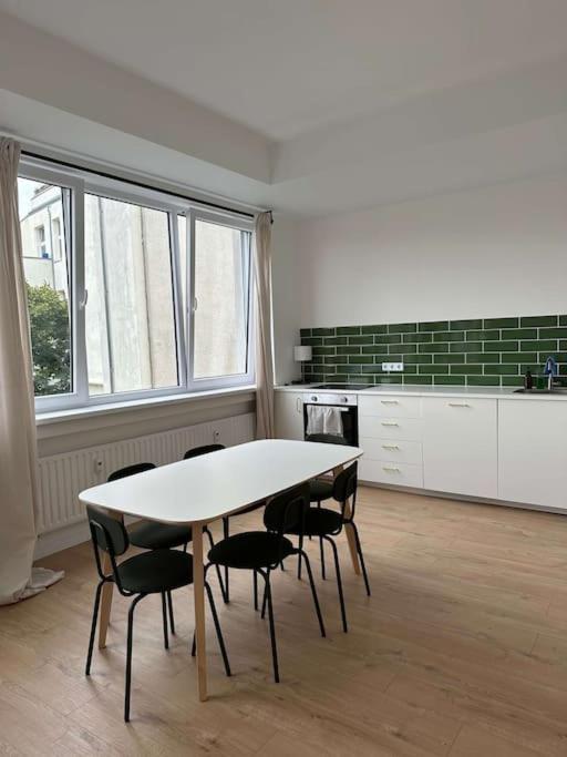Helles Elegantes Zimmer in Berlin-Schoeneberg