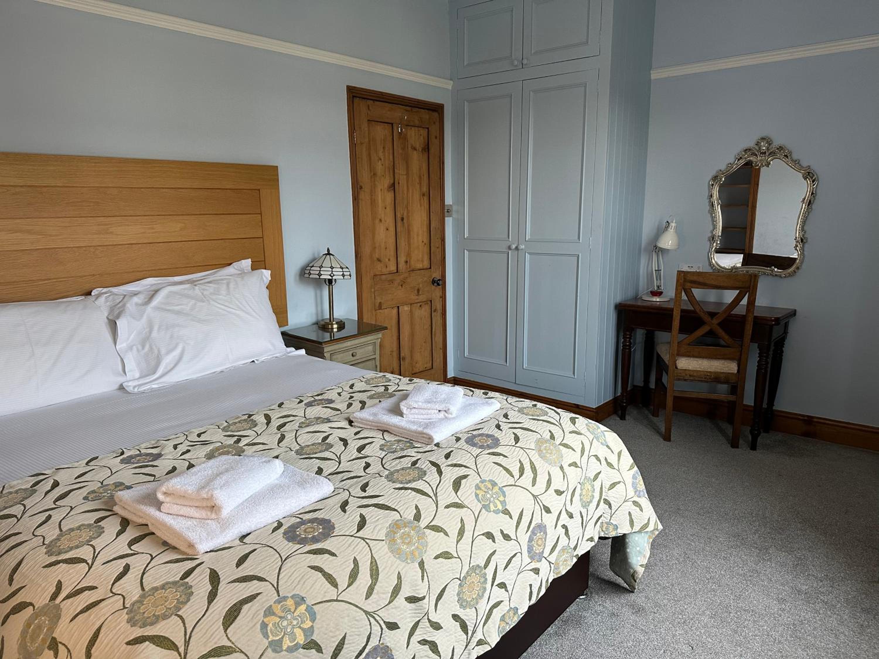 Artists Cottages Artists Loft near Hornbeam Park Free Parking