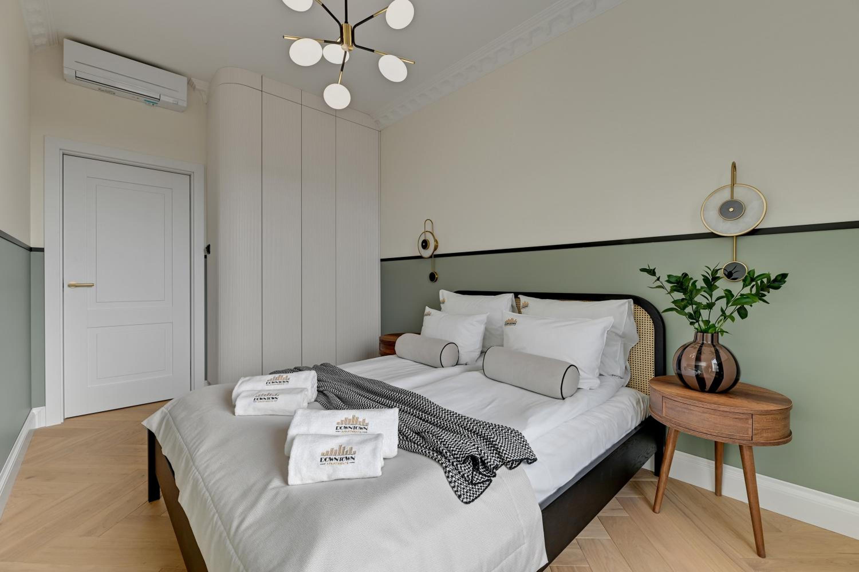 Brabank Riverside Premium Suites & Free Parking by Downtown Apartments