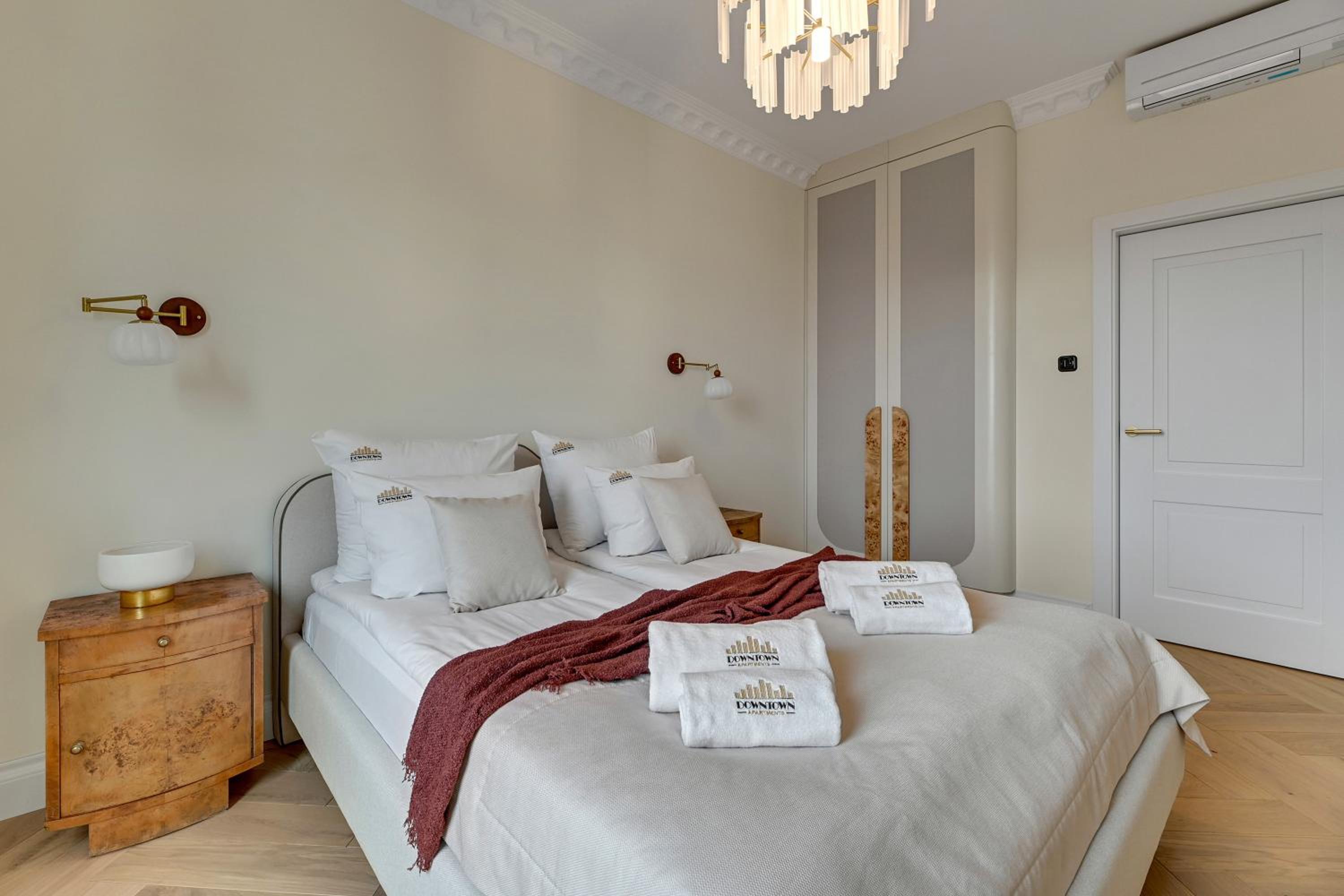 Brabank Riverside Premium Suites & Free Parking by Downtown Apartments