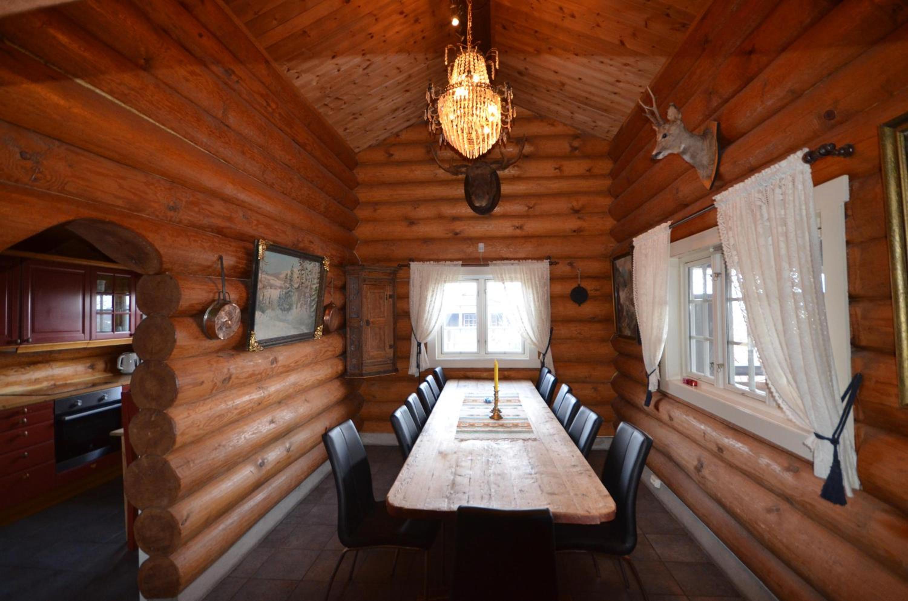 Large Cabin with Stunning Views!