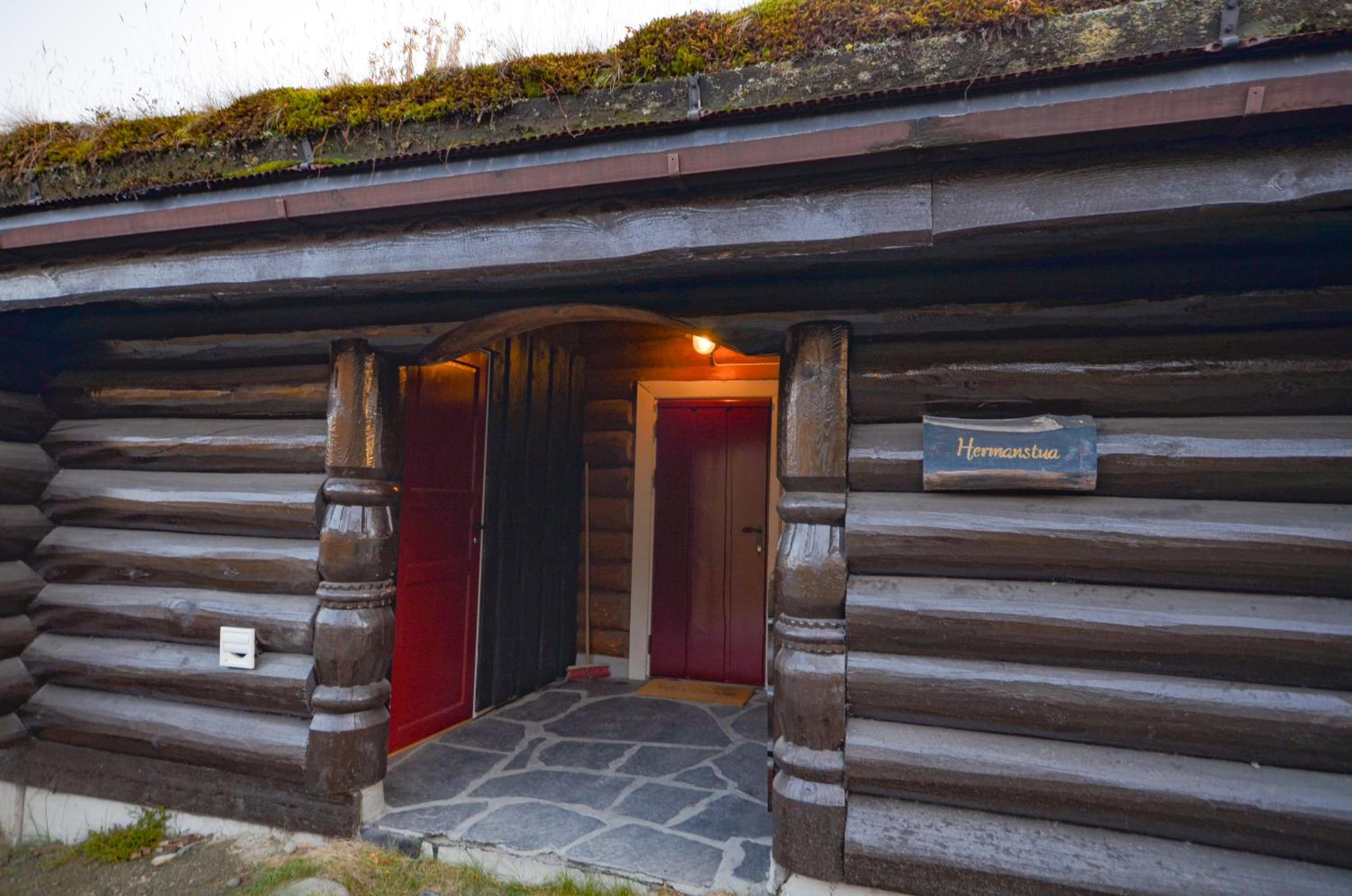 Large Cabin with Stunning Views!