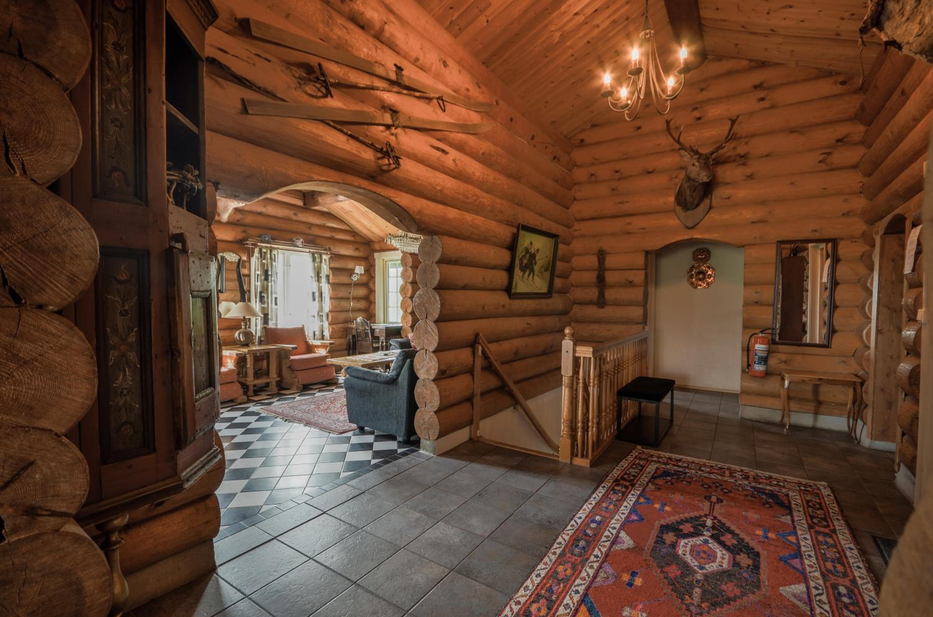 Large Cabin with Stunning Views!